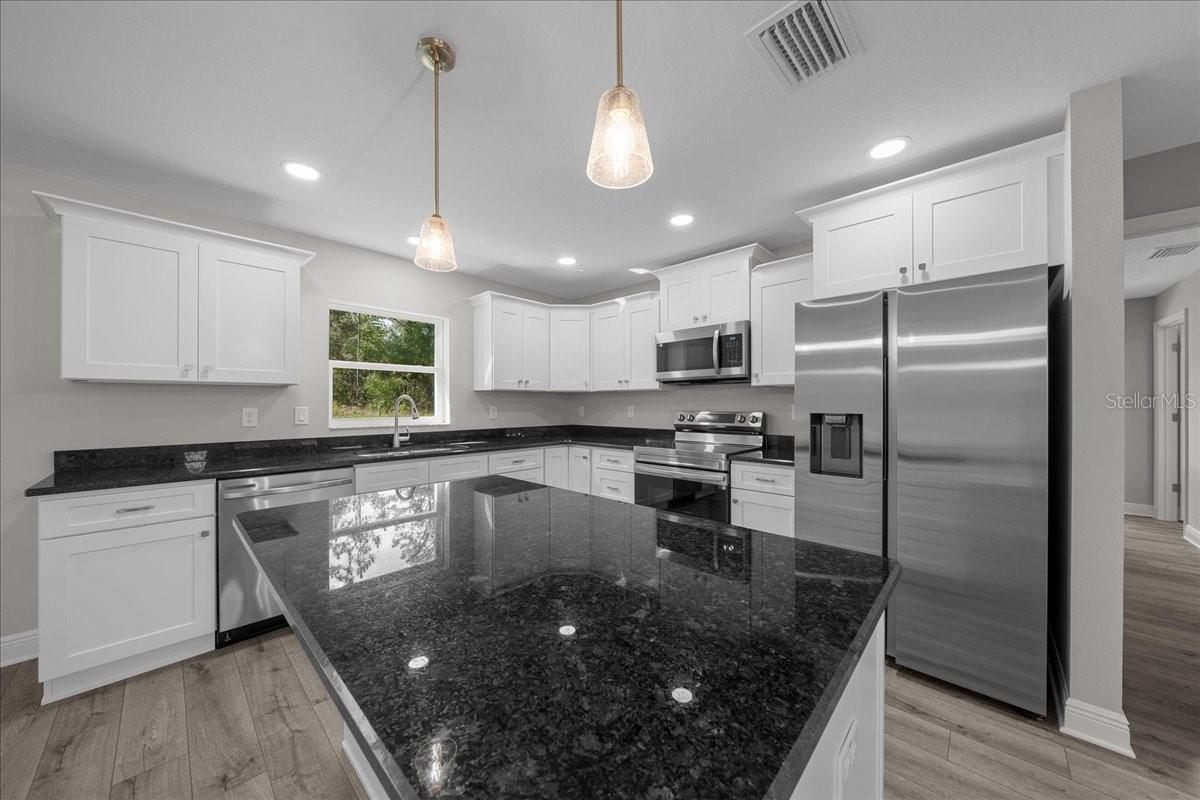 Listing photo id 12 for 9195 Athens Drive