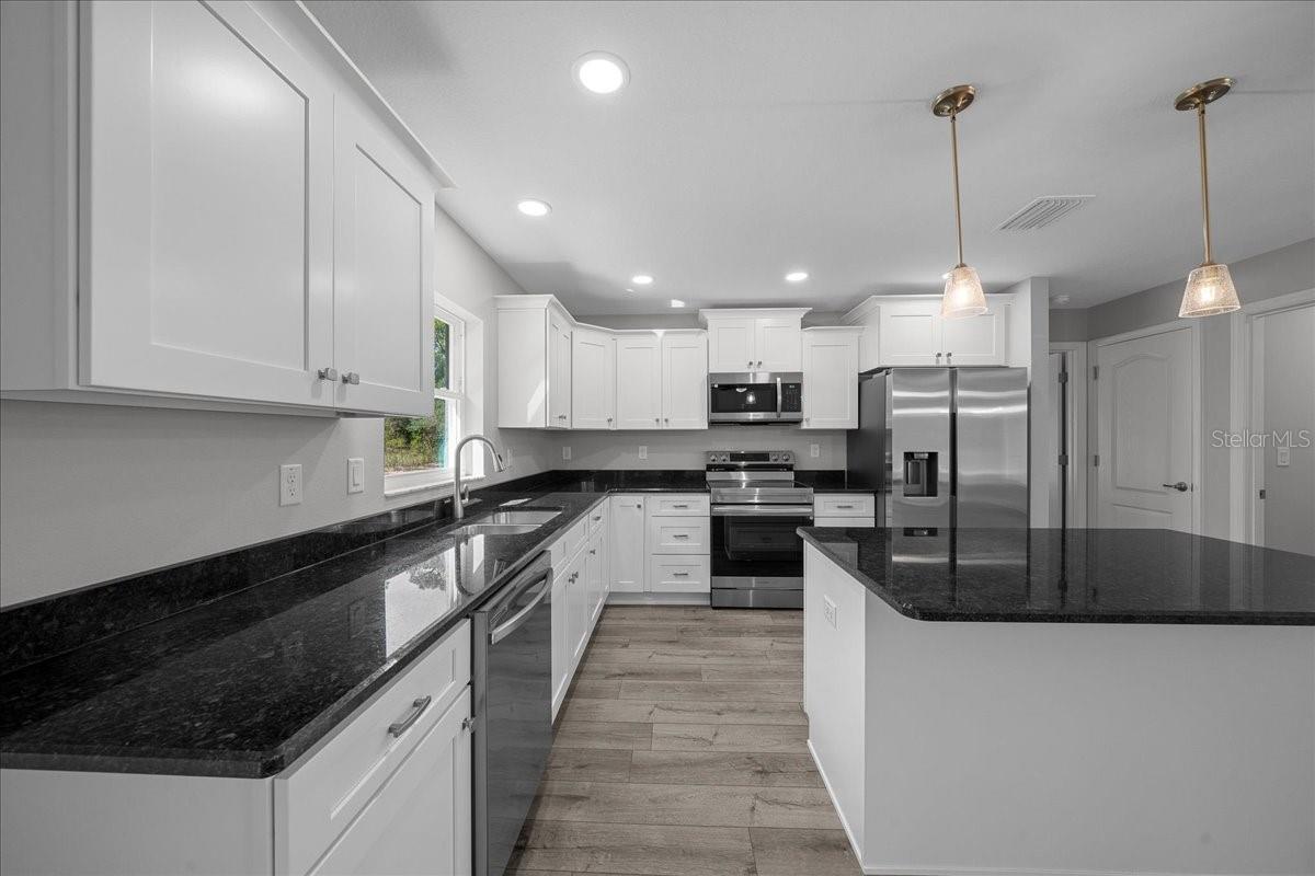 Listing photo id 17 for 9195 Athens Drive