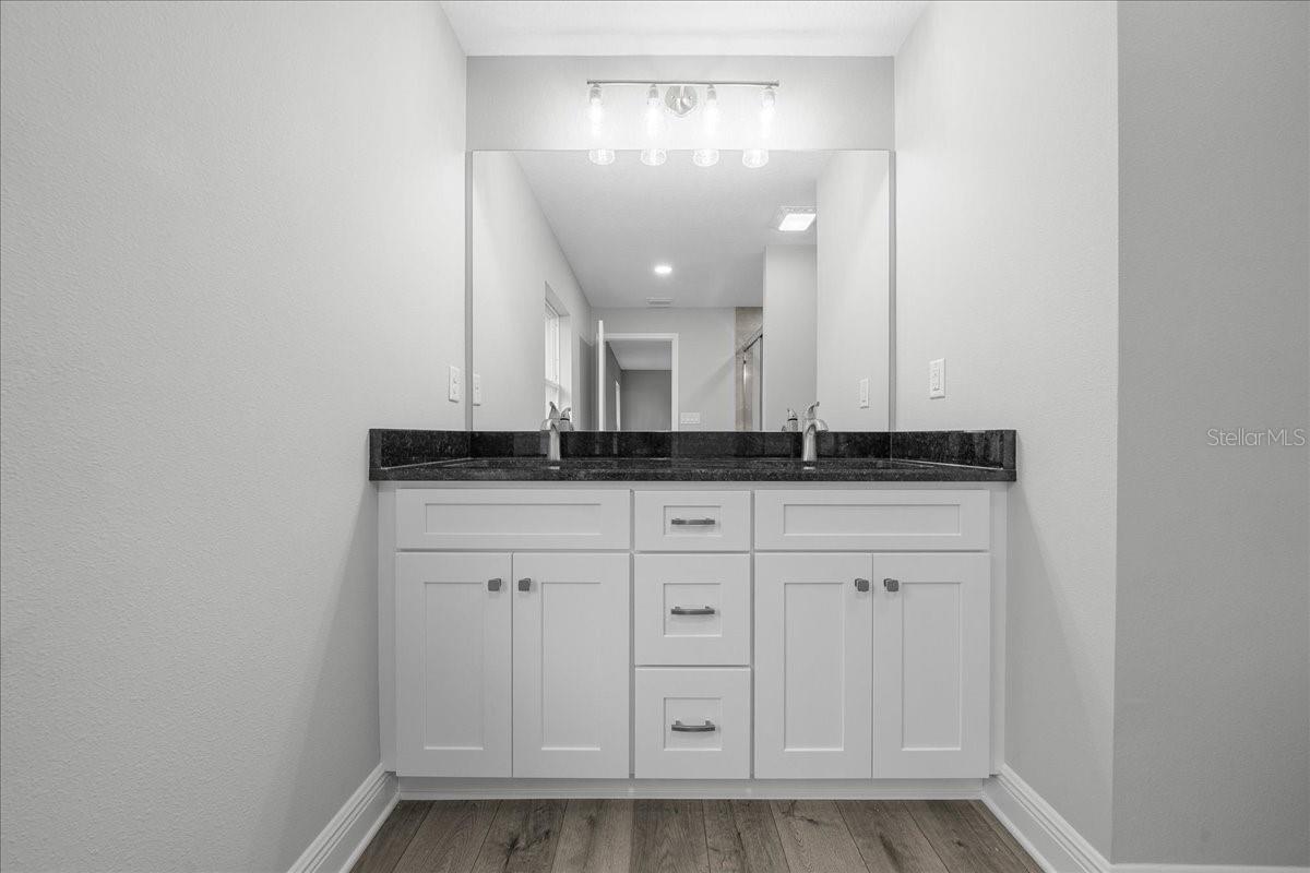 Listing photo id 23 for 9195 Athens Drive