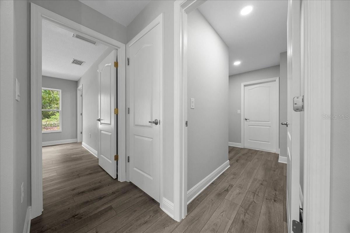 Listing photo id 34 for 9195 Athens Drive
