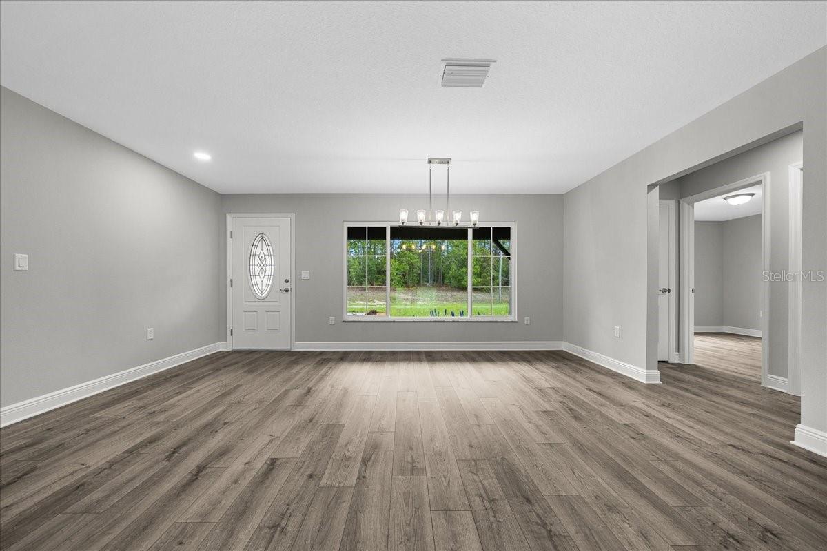 Listing photo id 6 for 9195 Athens Drive