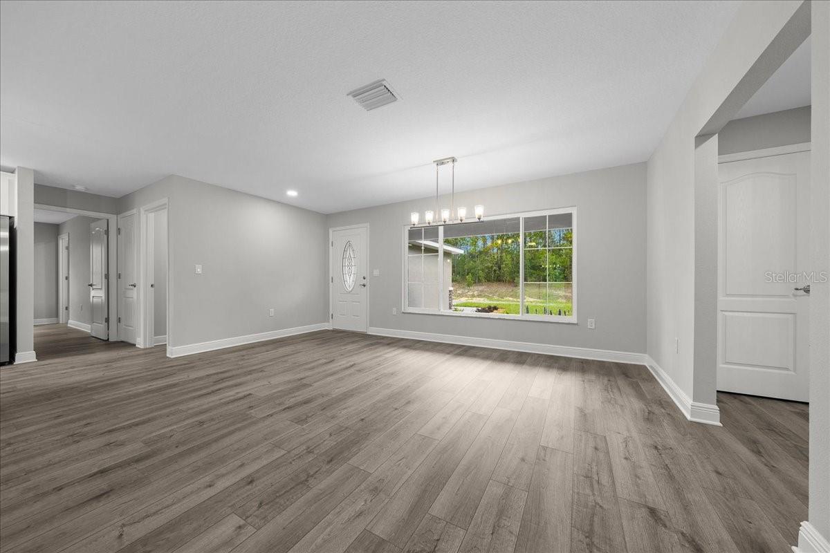 Listing photo id 7 for 9195 Athens Drive