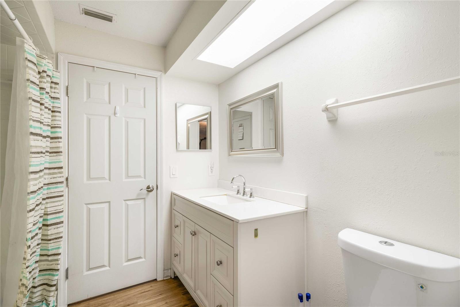 Listing photo id 8 for 920 Yale Lane