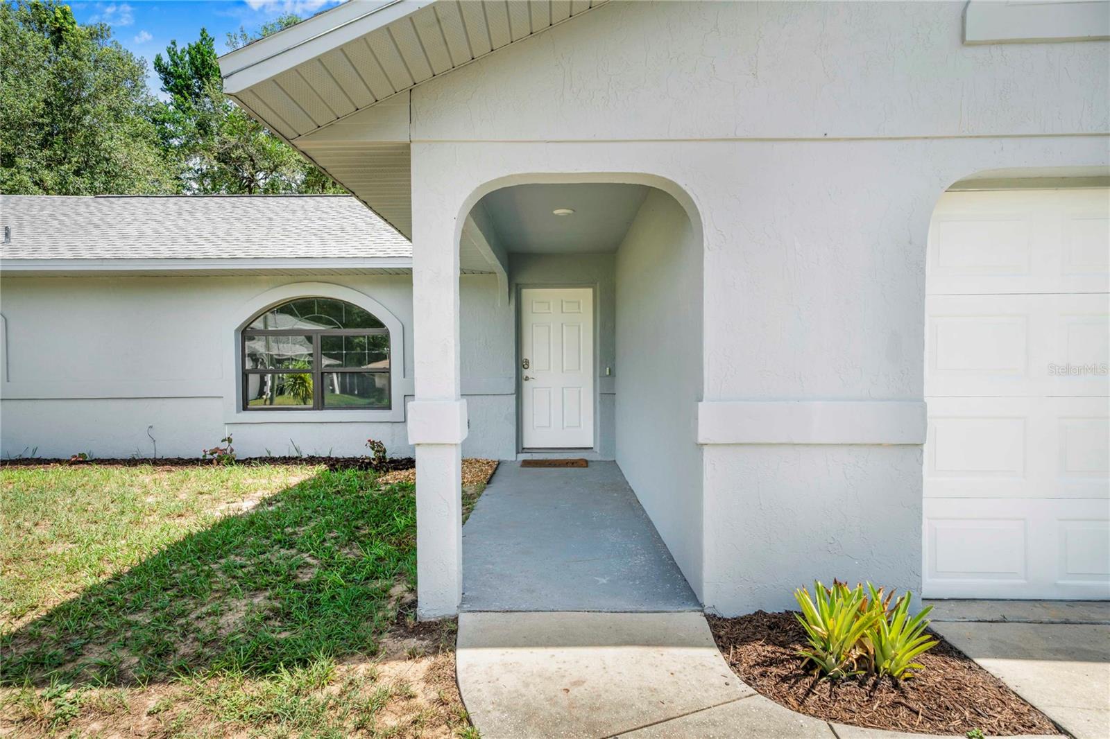 Listing photo id 0 for 920 Yale Lane