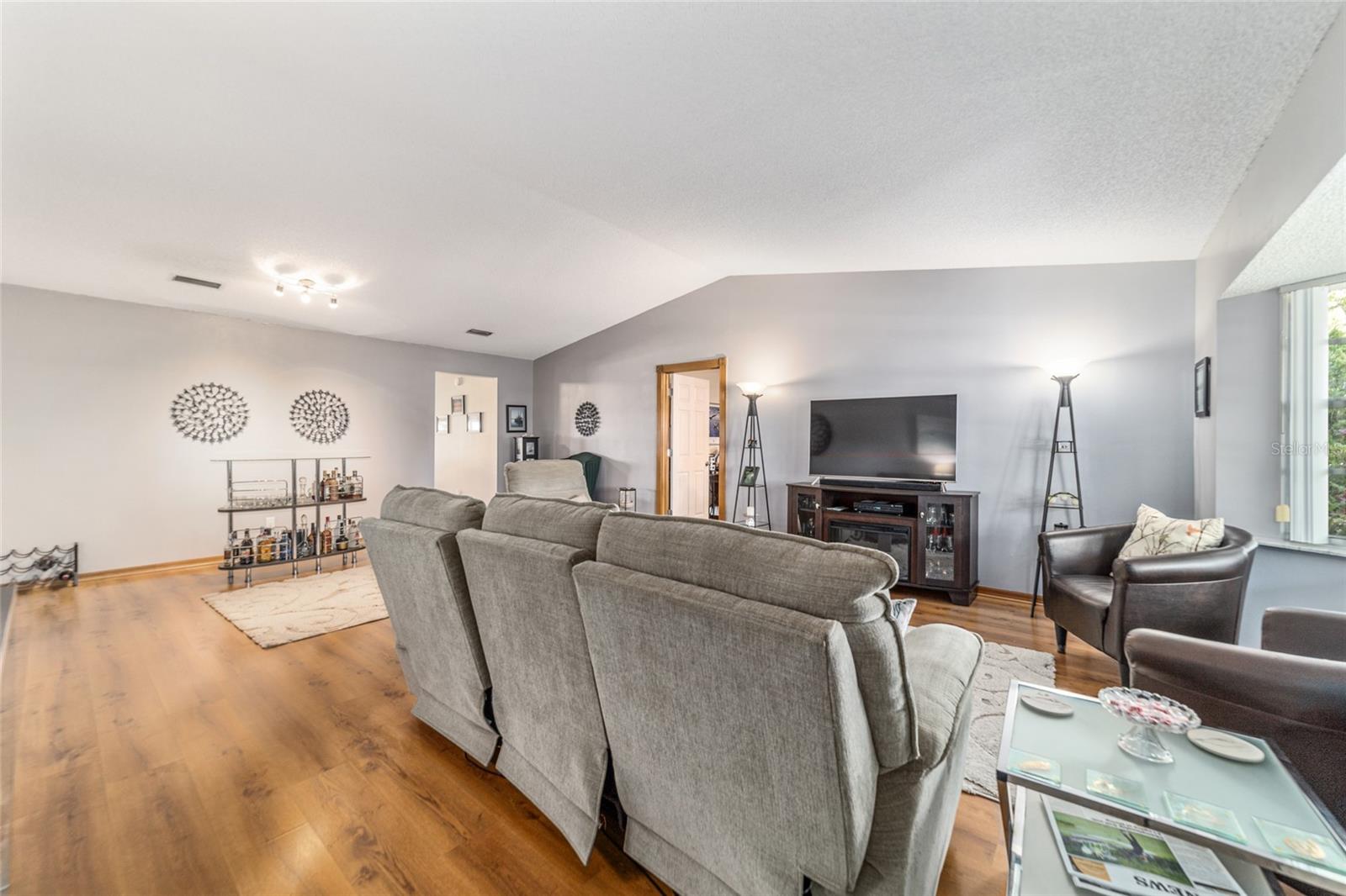 Image 21 of 52 For 9015 94th Street D