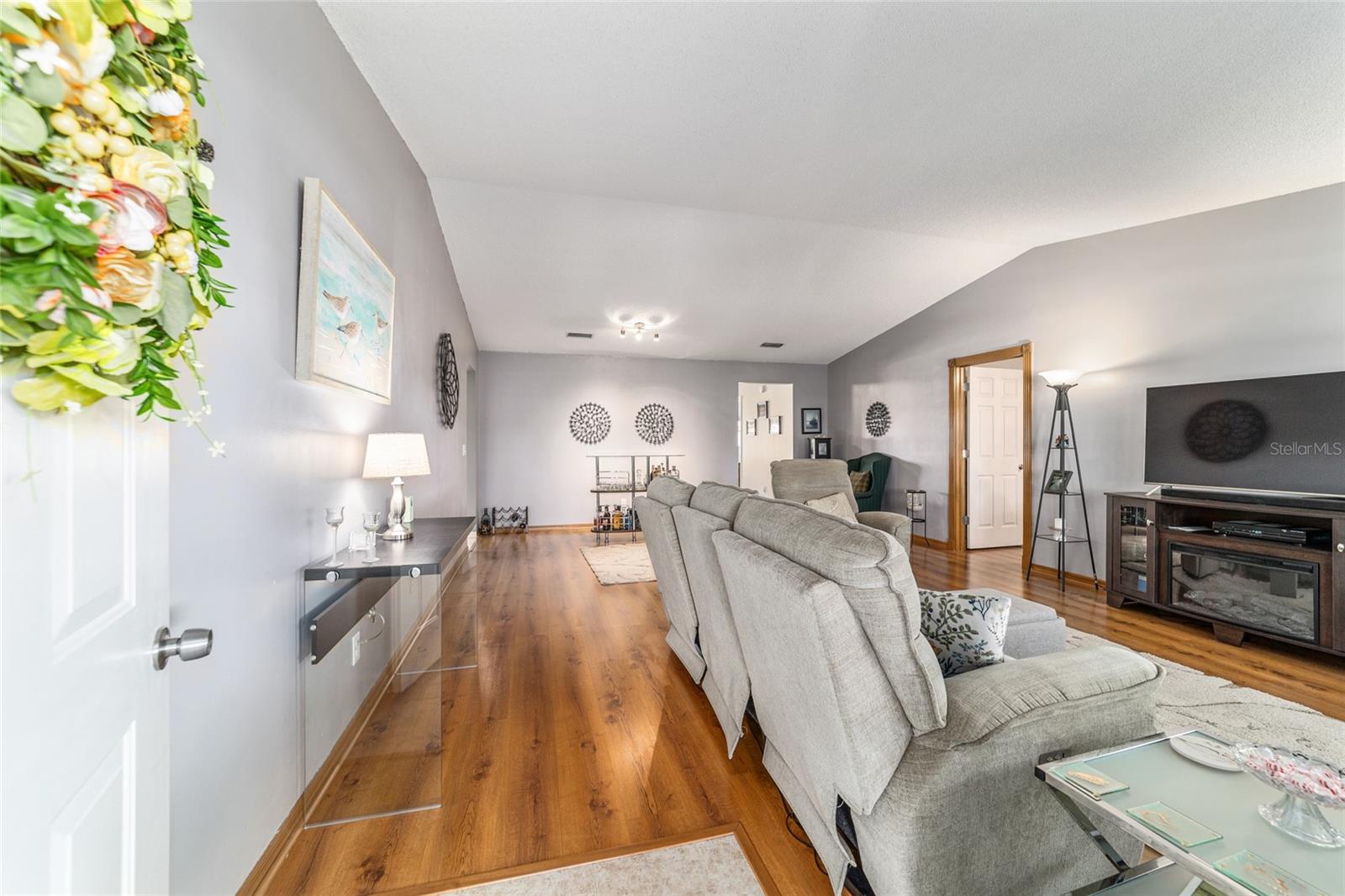 Image 4 of 52 For 9015 94th Street D
