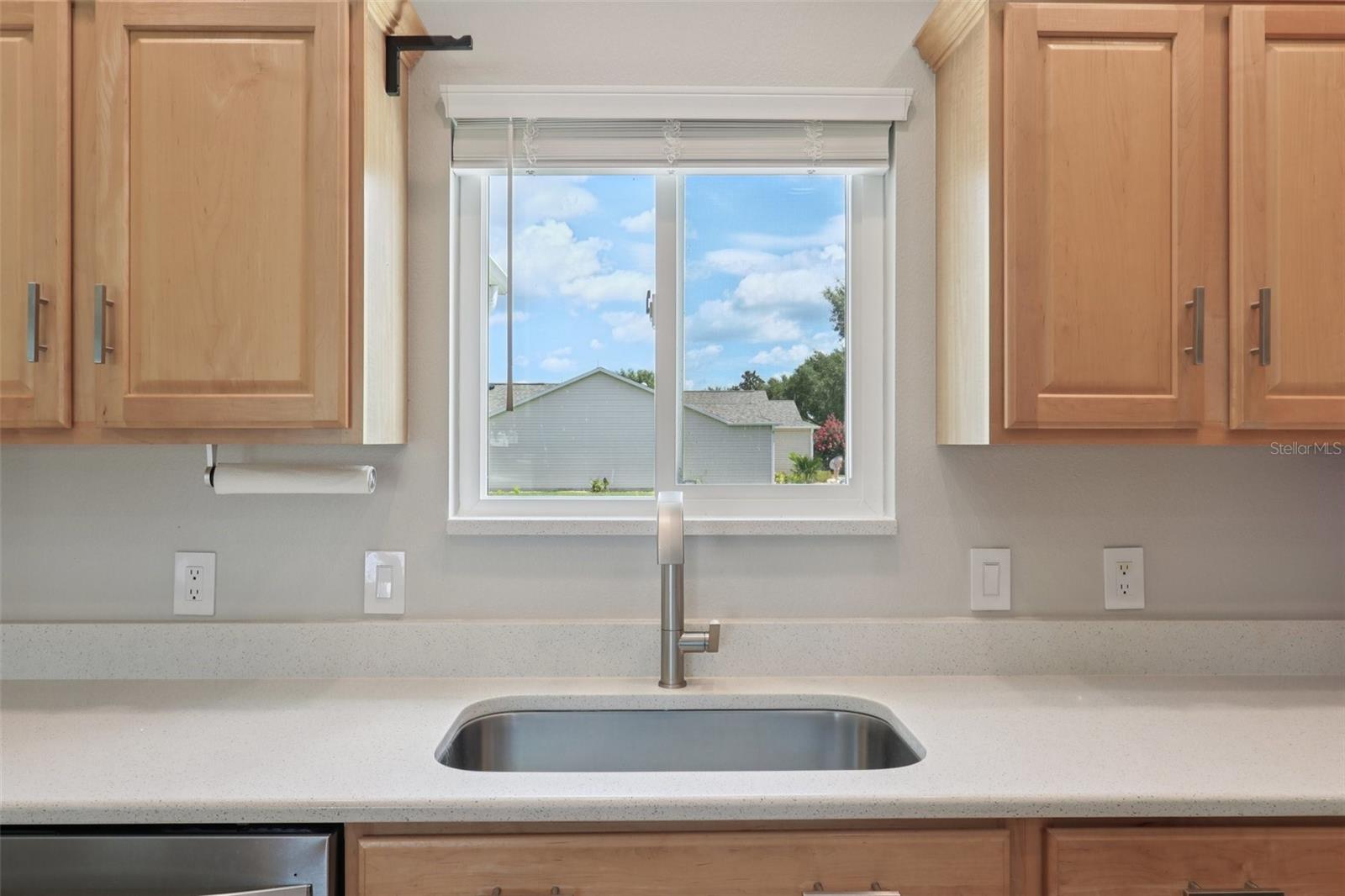 Listing photo id 12 for 2415 Saluda Street