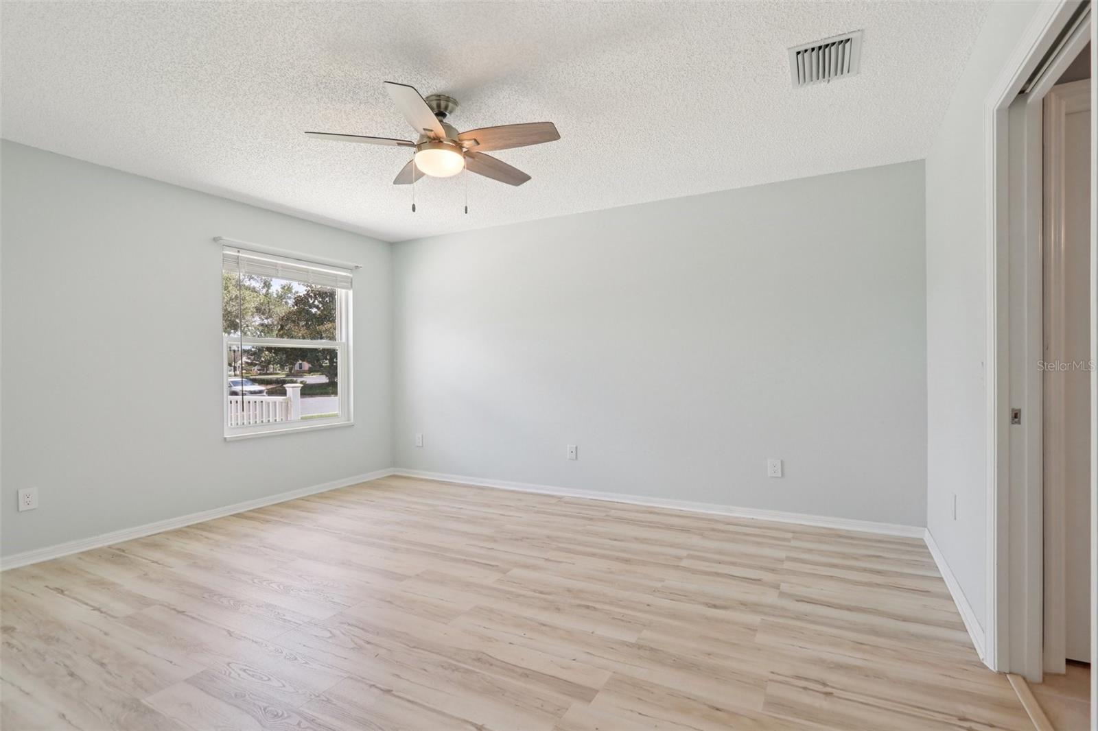 Listing photo id 14 for 2415 Saluda Street