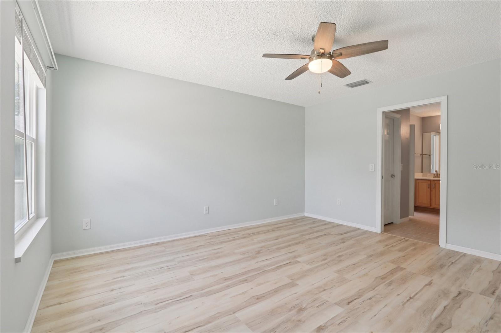 Listing photo id 15 for 2415 Saluda Street