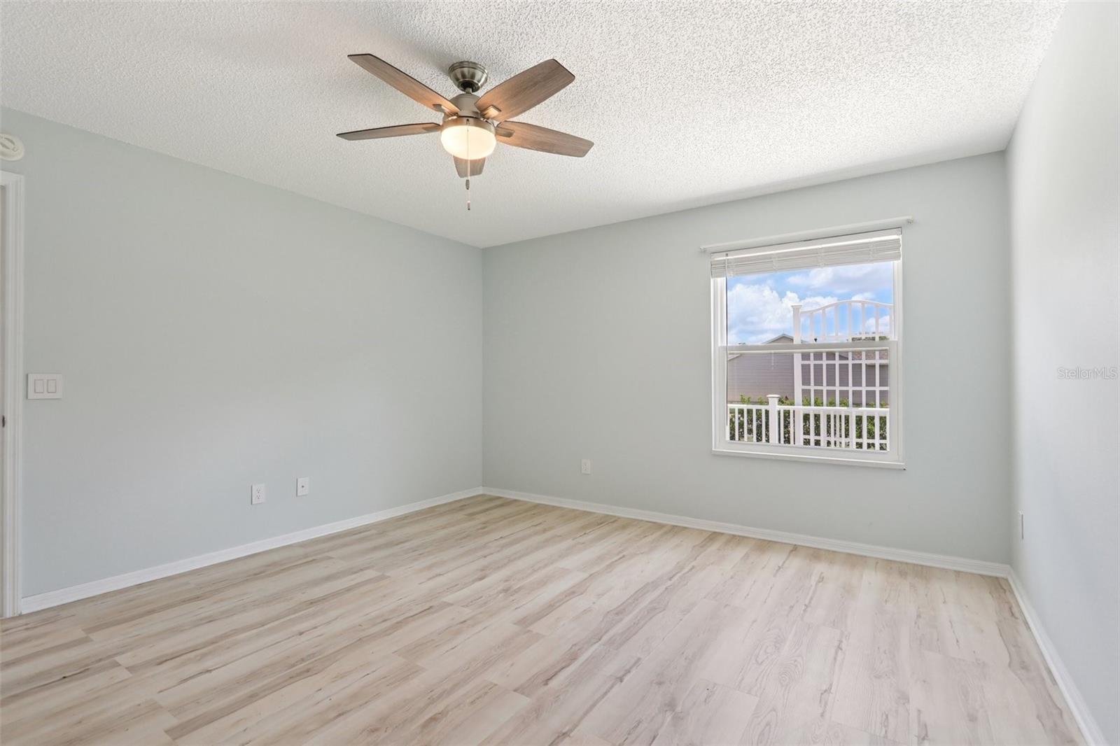 Listing photo id 16 for 2415 Saluda Street
