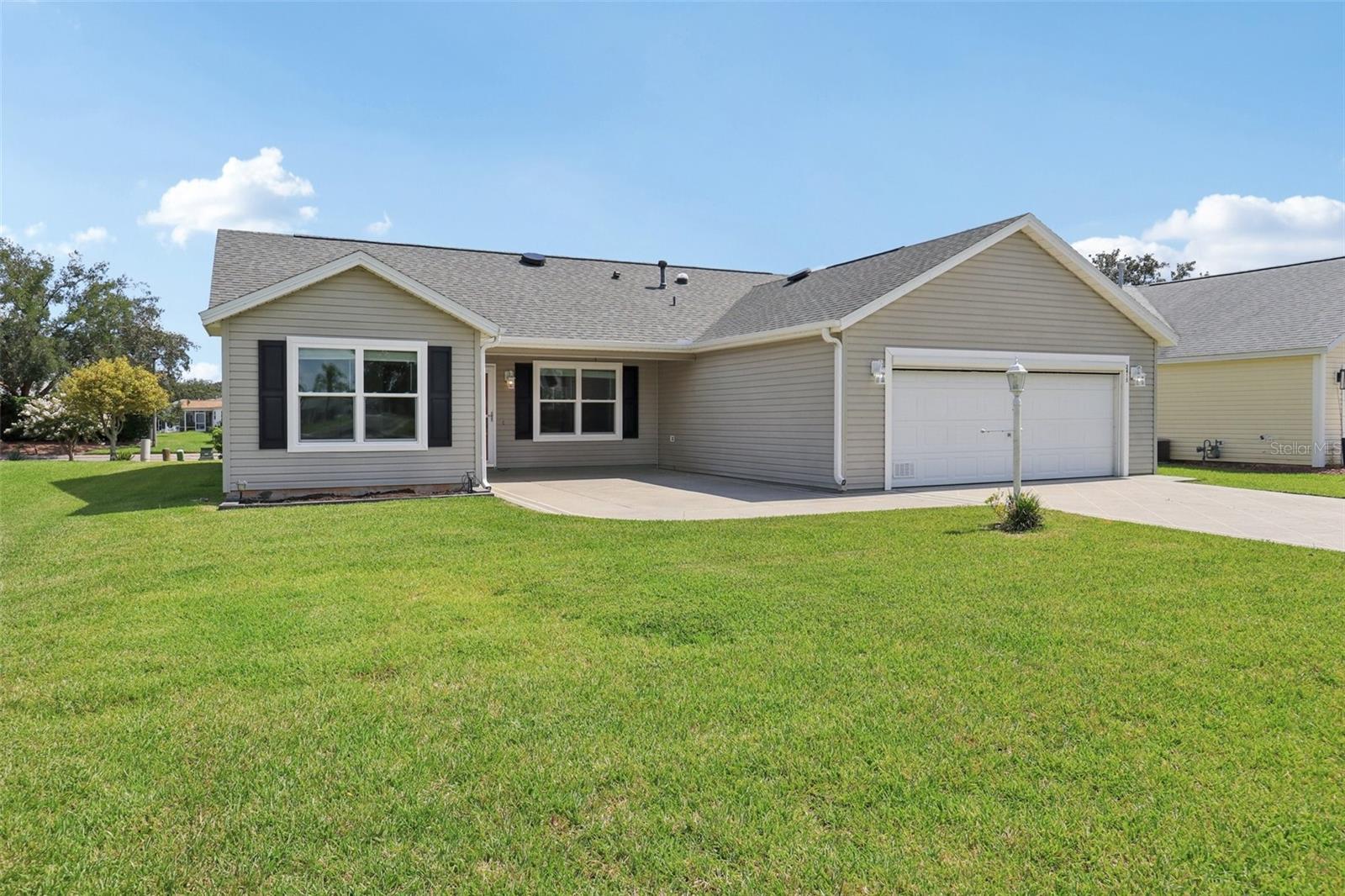 Listing photo id 0 for 2415 Saluda Street