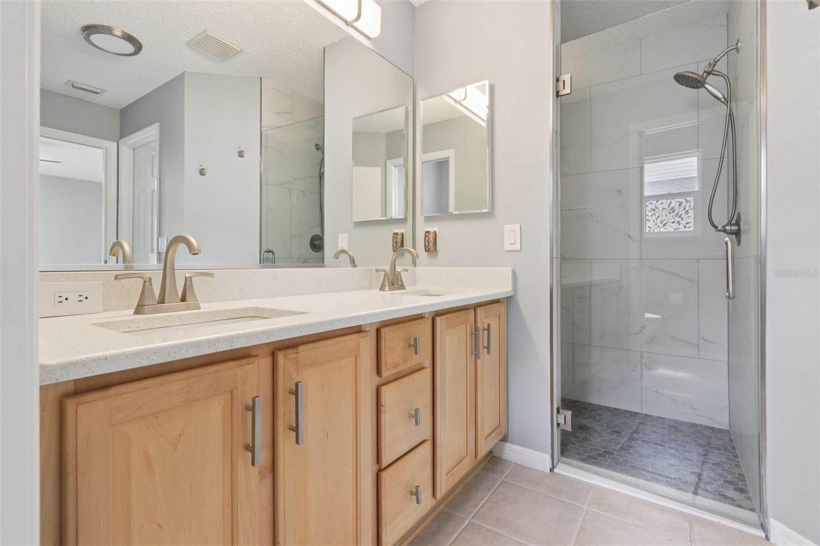 Listing photo id 18 for 2415 Saluda Street