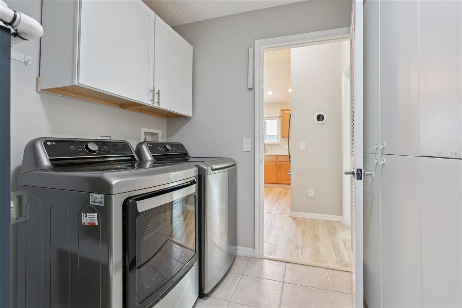 Listing photo id 19 for 2415 Saluda Street