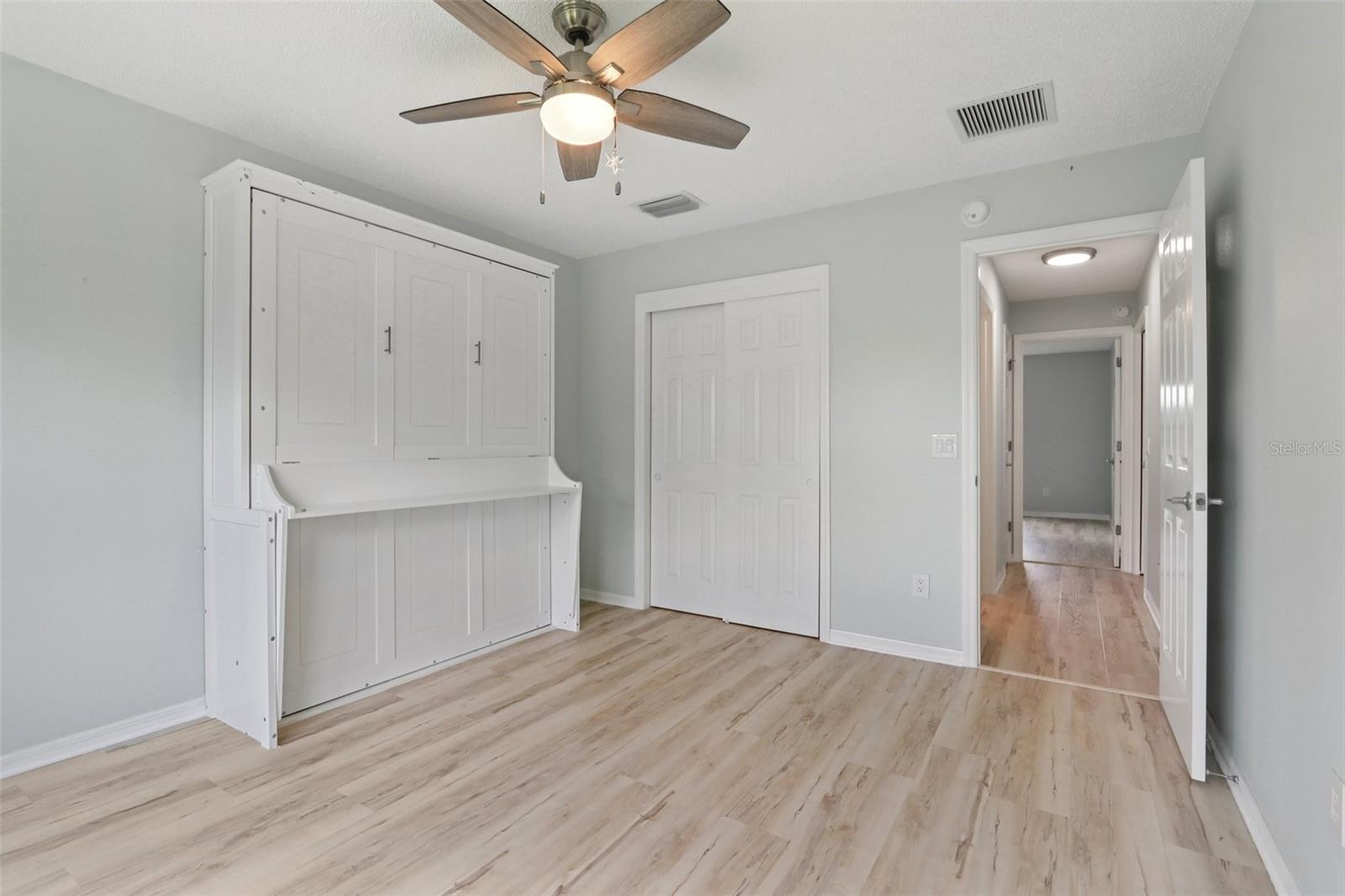 Listing photo id 21 for 2415 Saluda Street