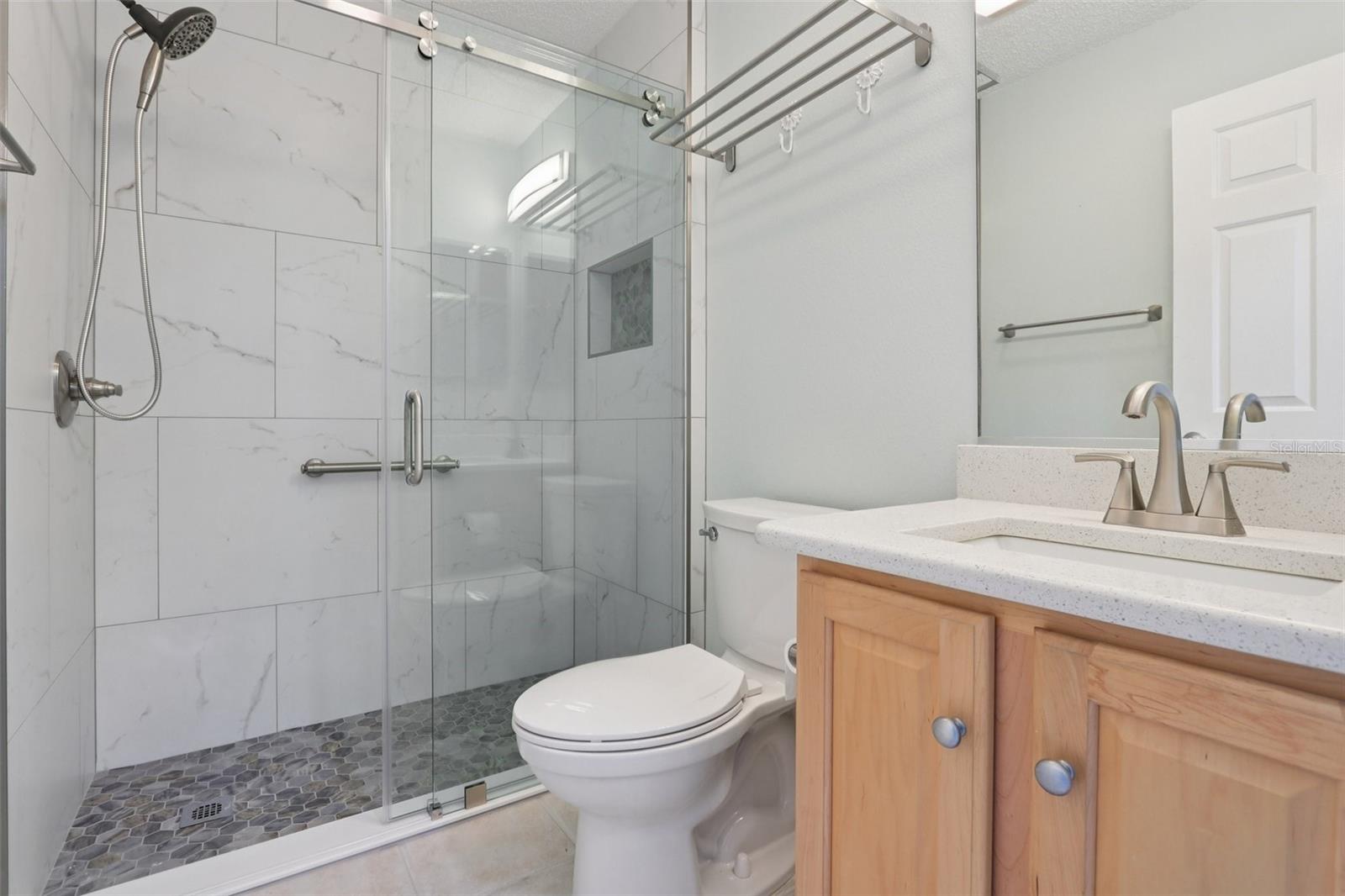 Listing photo id 22 for 2415 Saluda Street