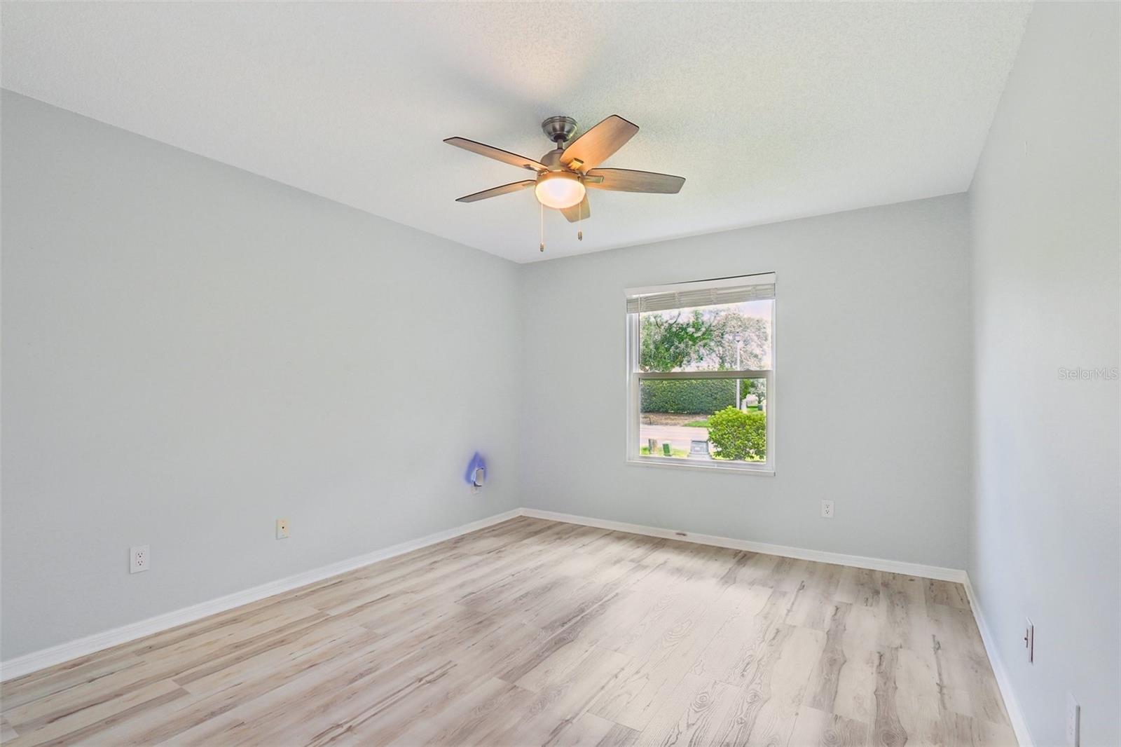 Listing photo id 24 for 2415 Saluda Street