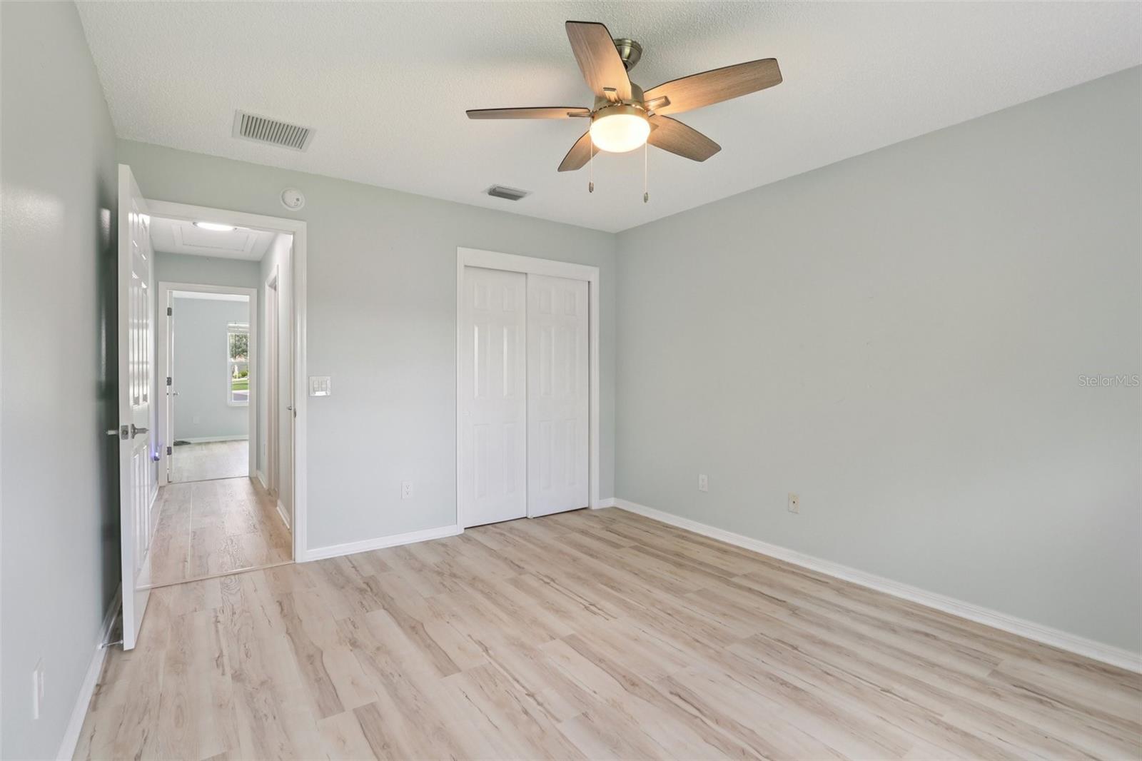 Listing photo id 25 for 2415 Saluda Street
