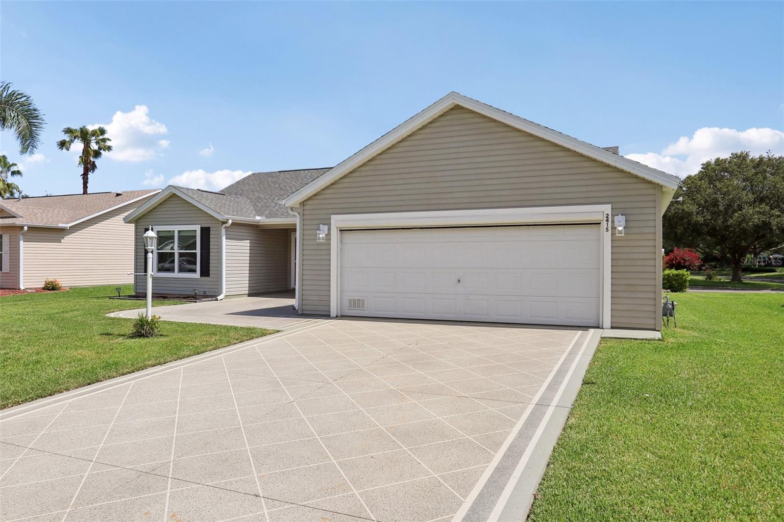 Listing photo id 1 for 2415 Saluda Street