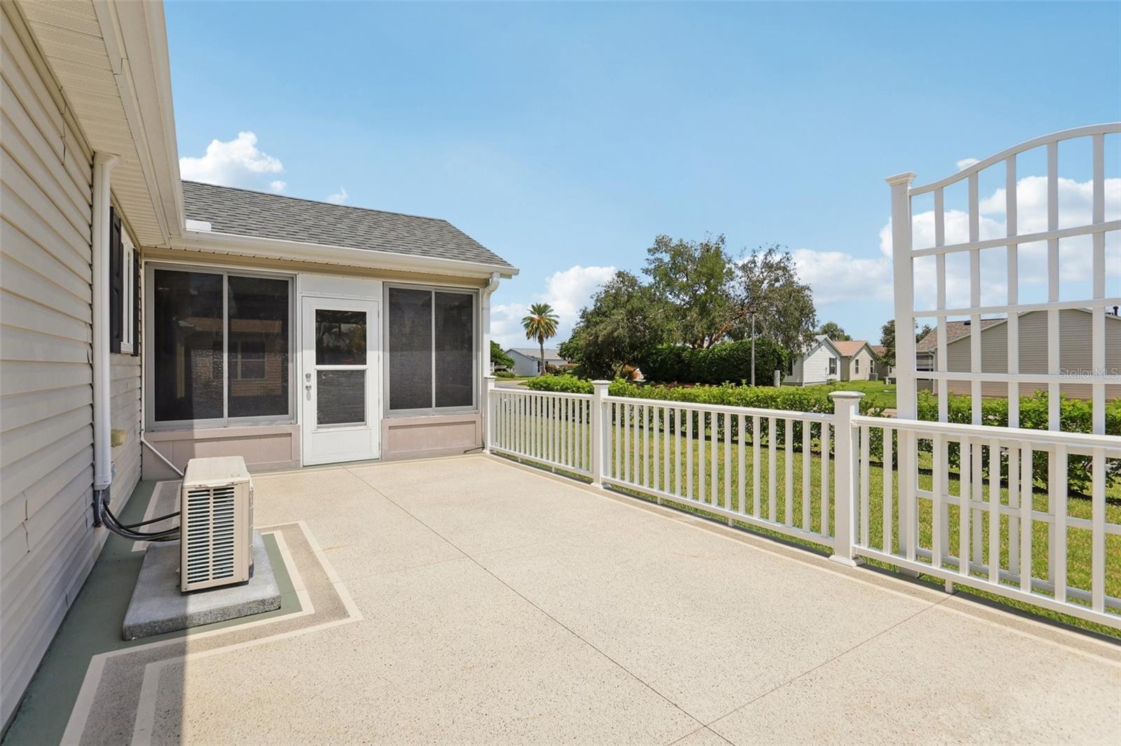 Listing photo id 28 for 2415 Saluda Street