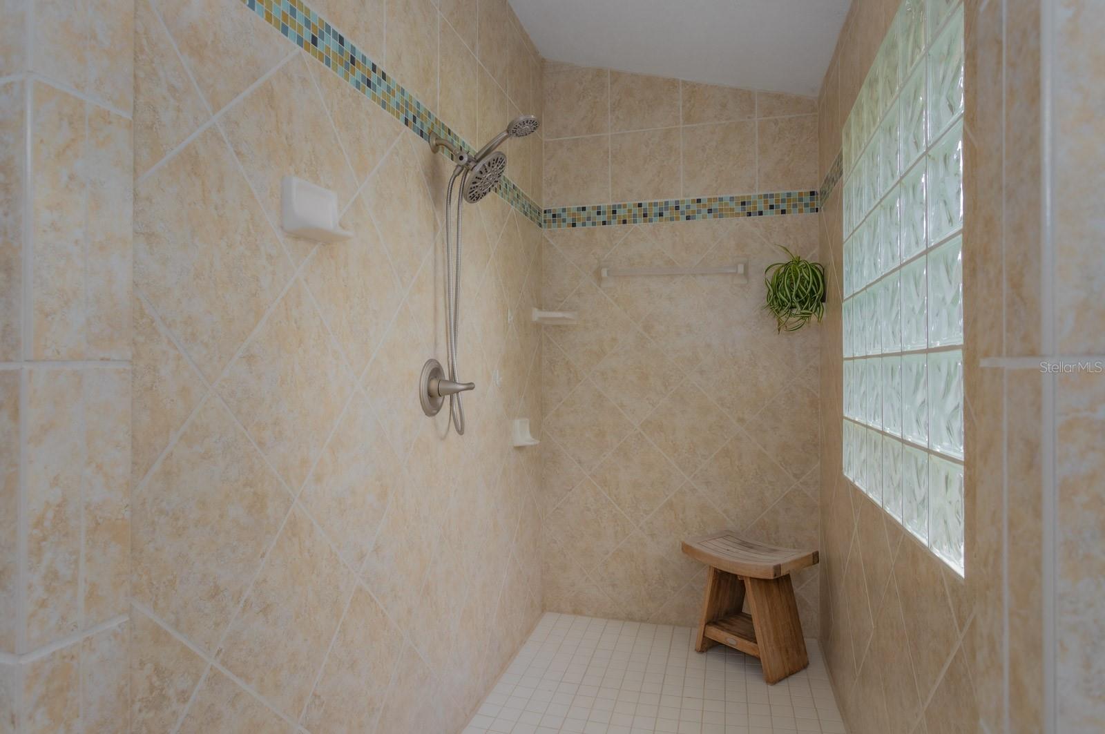 Image 13 of 41 For 4966 39th Court