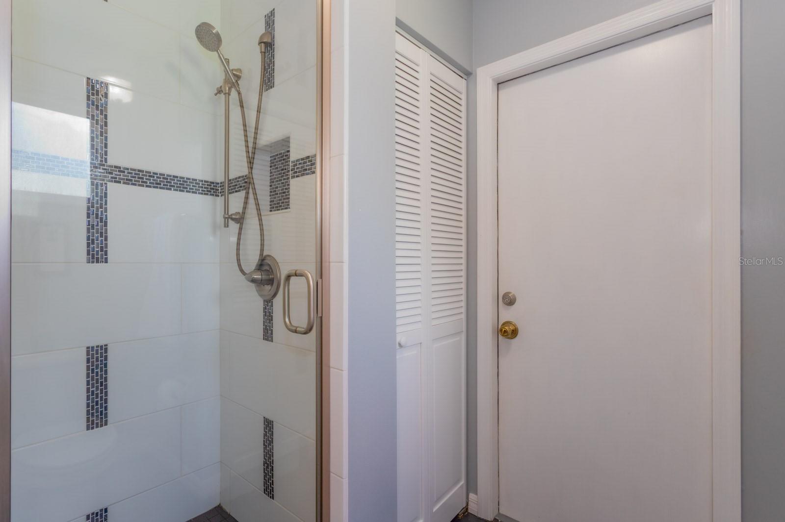 Image 22 of 41 For 4966 39th Court