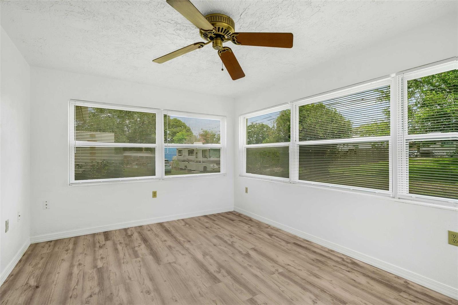Image 18 of 46 For 231 Barbour Street