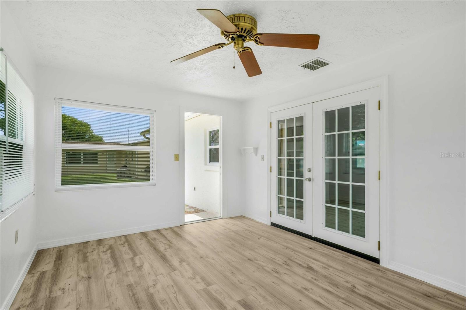 Image 20 of 46 For 231 Barbour Street
