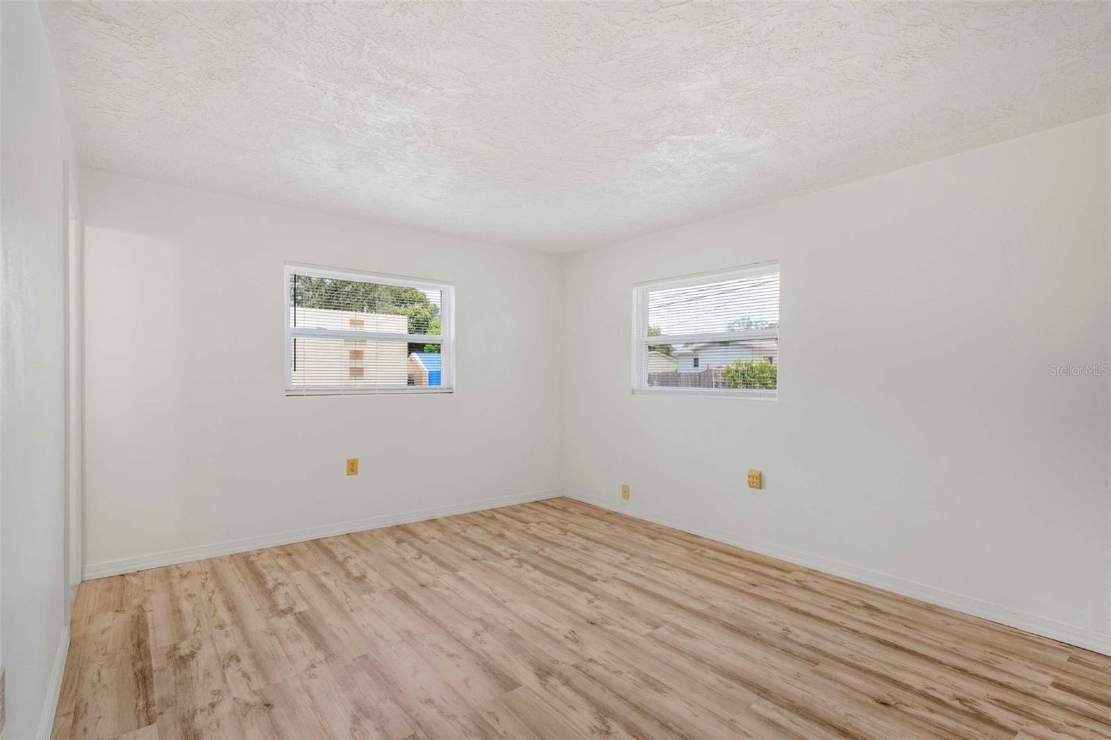 Image 22 of 46 For 231 Barbour Street