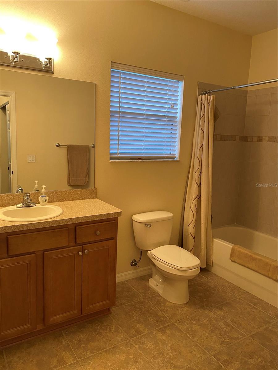 Listing photo id 13 for 3300 26th Street