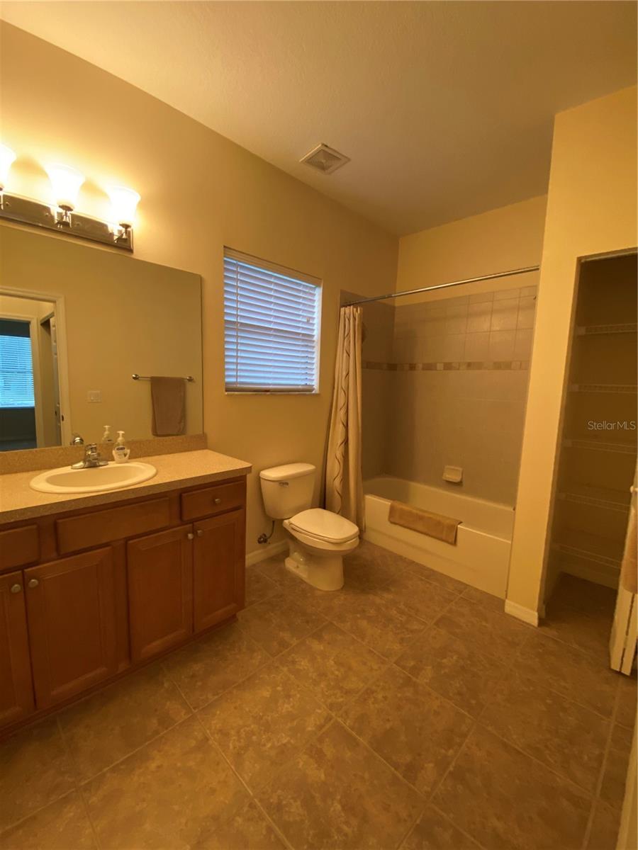 Listing photo id 15 for 3300 26th Street