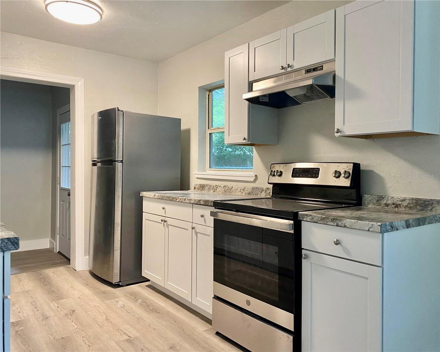 Image 3 of 4 For 430 9th Avenue