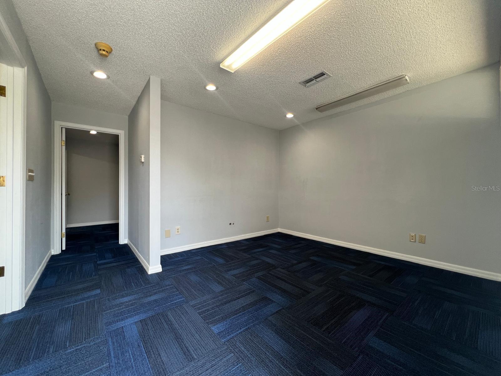 Image 4 of 19 For 2801 College Road 6