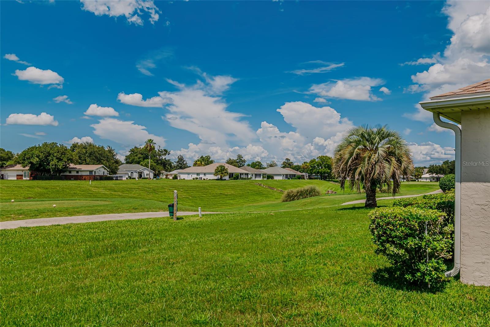 Listing photo id 8 for 2031 50th Circle