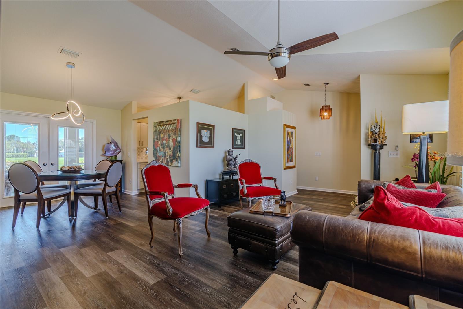 Listing photo id 22 for 2031 50th Circle