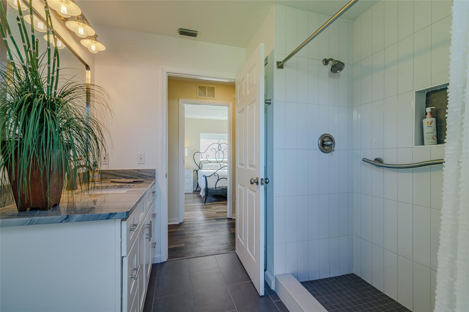 Listing photo id 43 for 2031 50th Circle