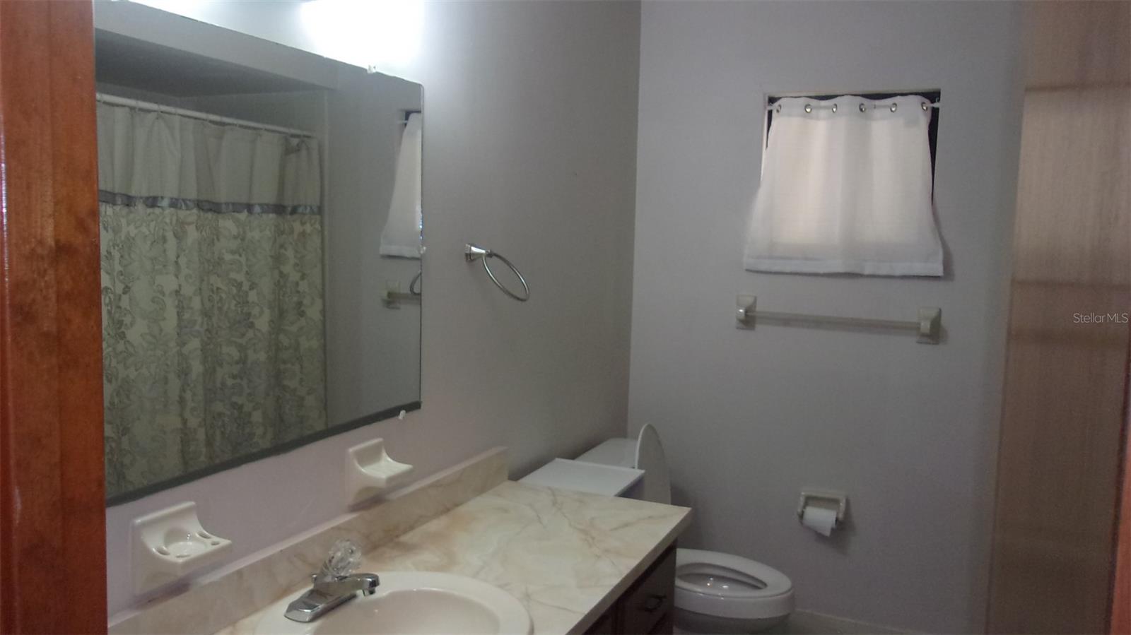 Listing photo id 12 for 10015 90th Court