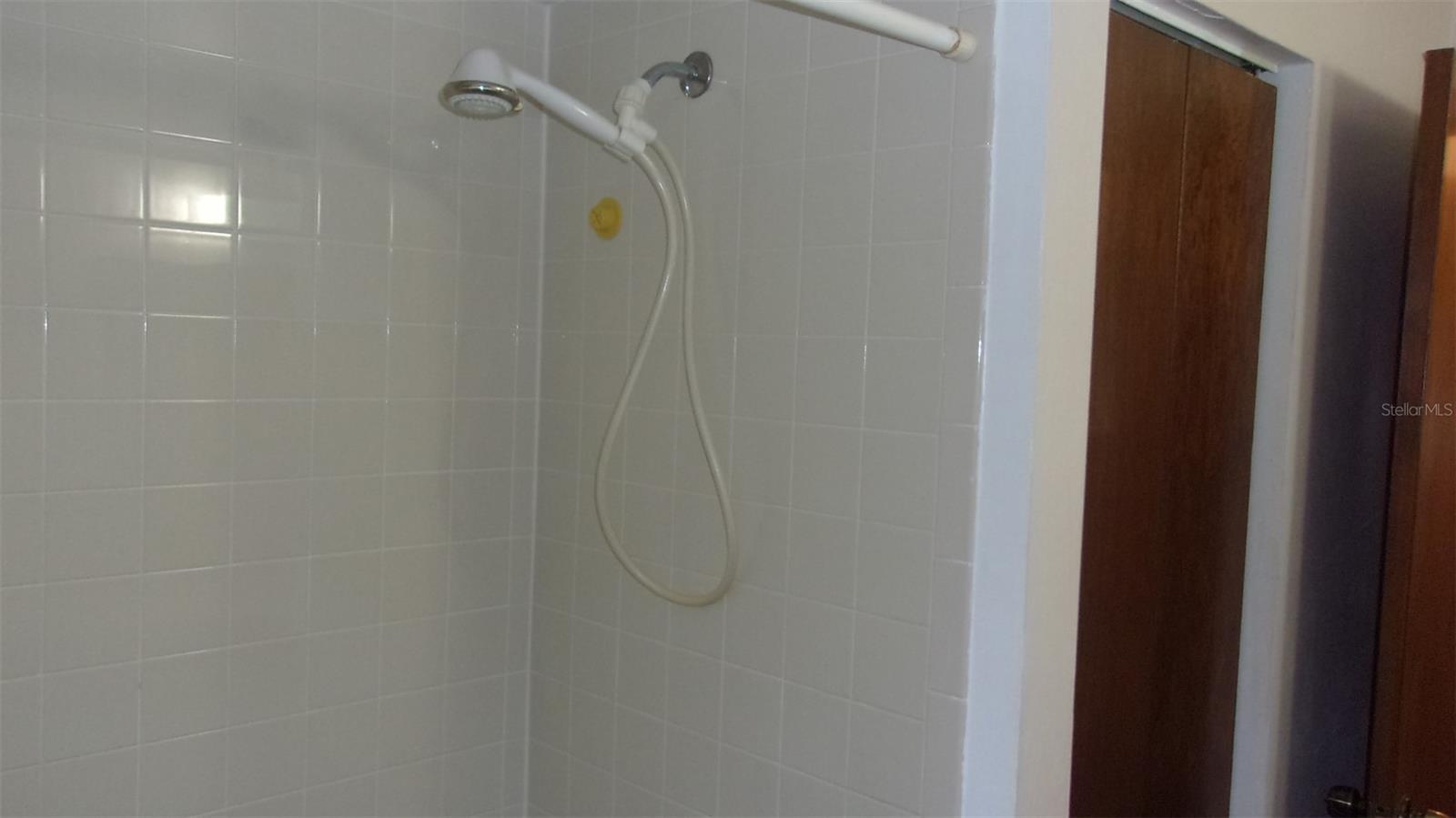 Listing photo id 13 for 10015 90th Court