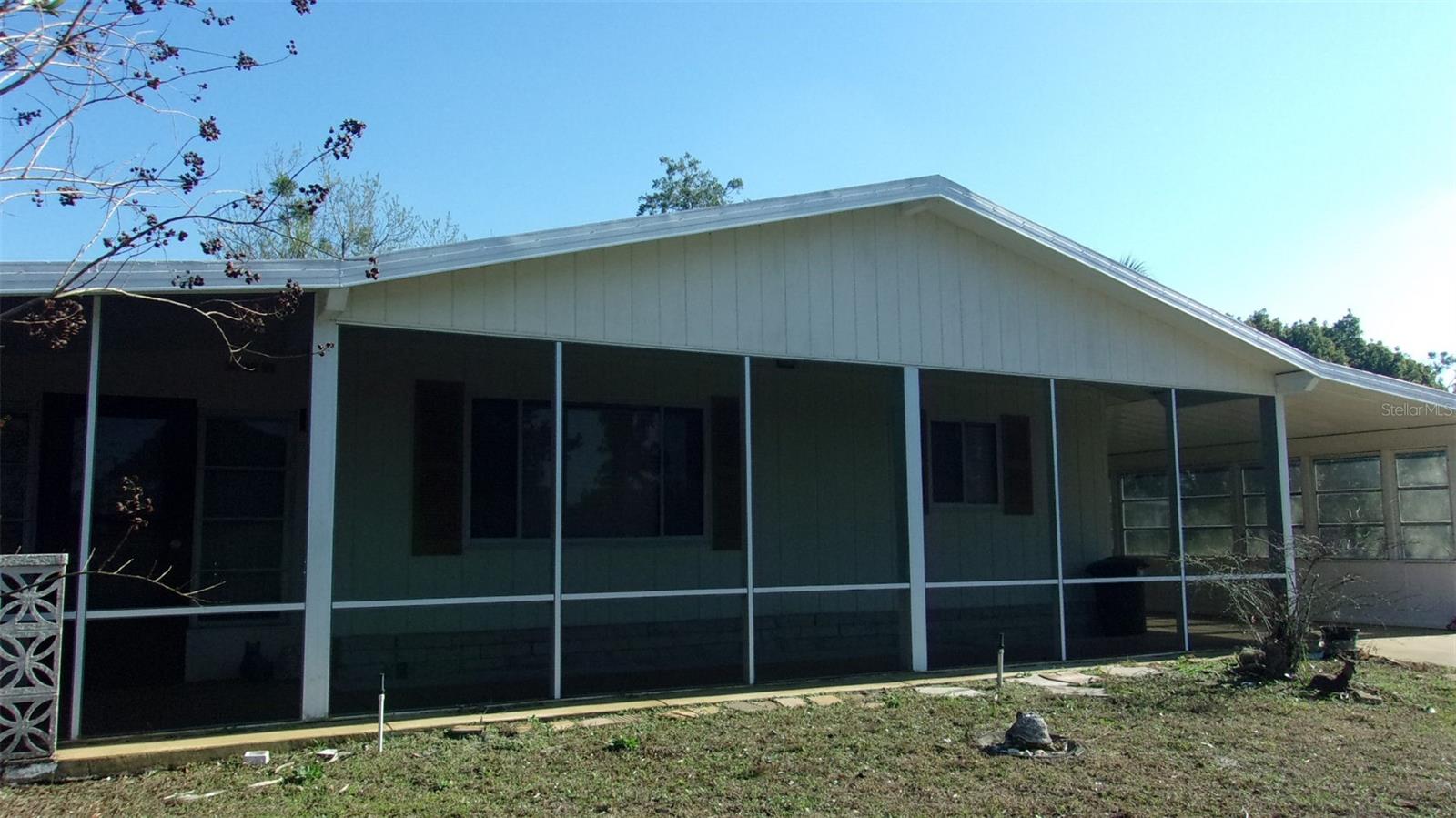 Listing photo id 0 for 10015 90th Court
