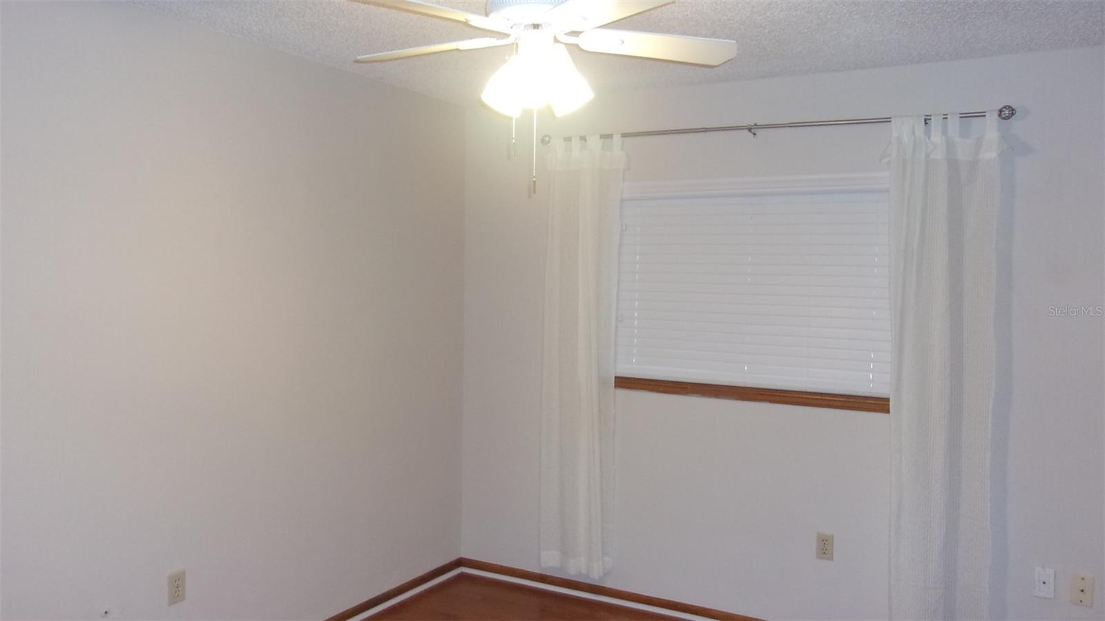 Listing photo id 19 for 10015 90th Court
