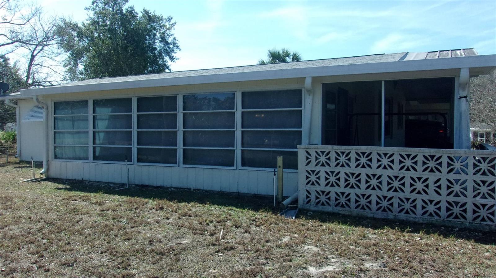 Listing photo id 29 for 10015 90th Court