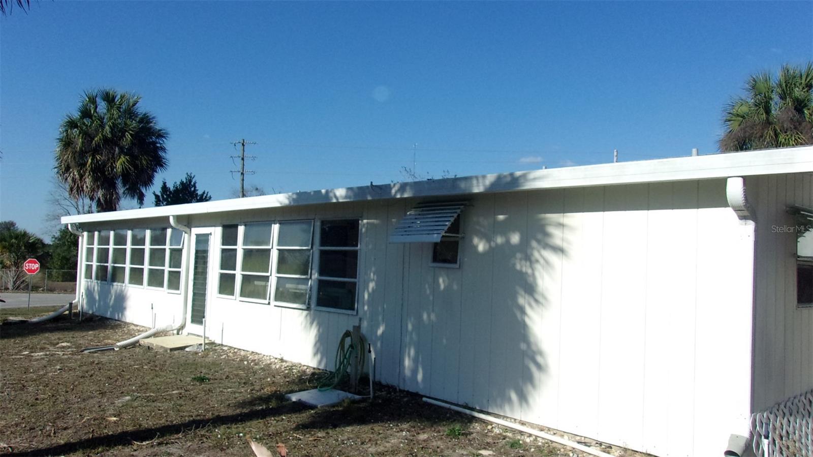 Listing photo id 30 for 10015 90th Court