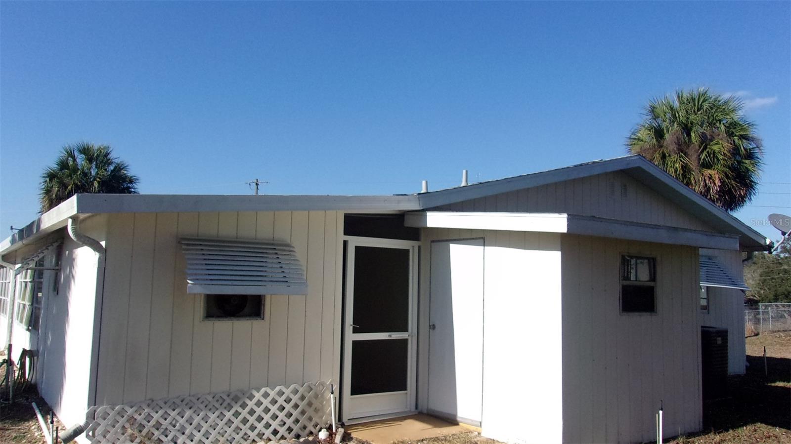 Listing photo id 31 for 10015 90th Court