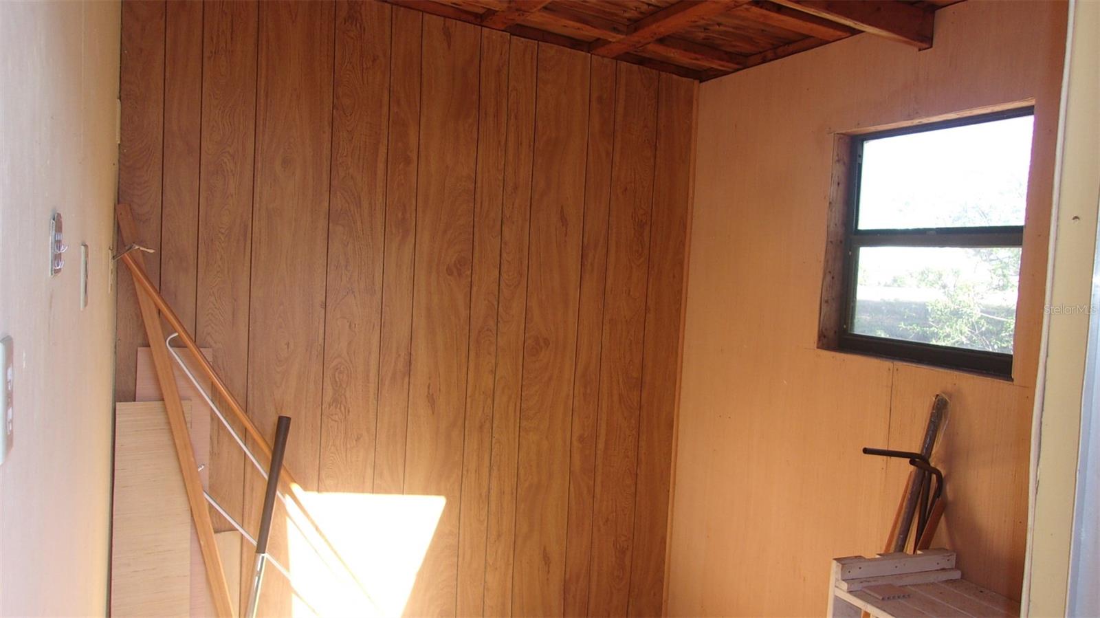 Listing photo id 32 for 10015 90th Court