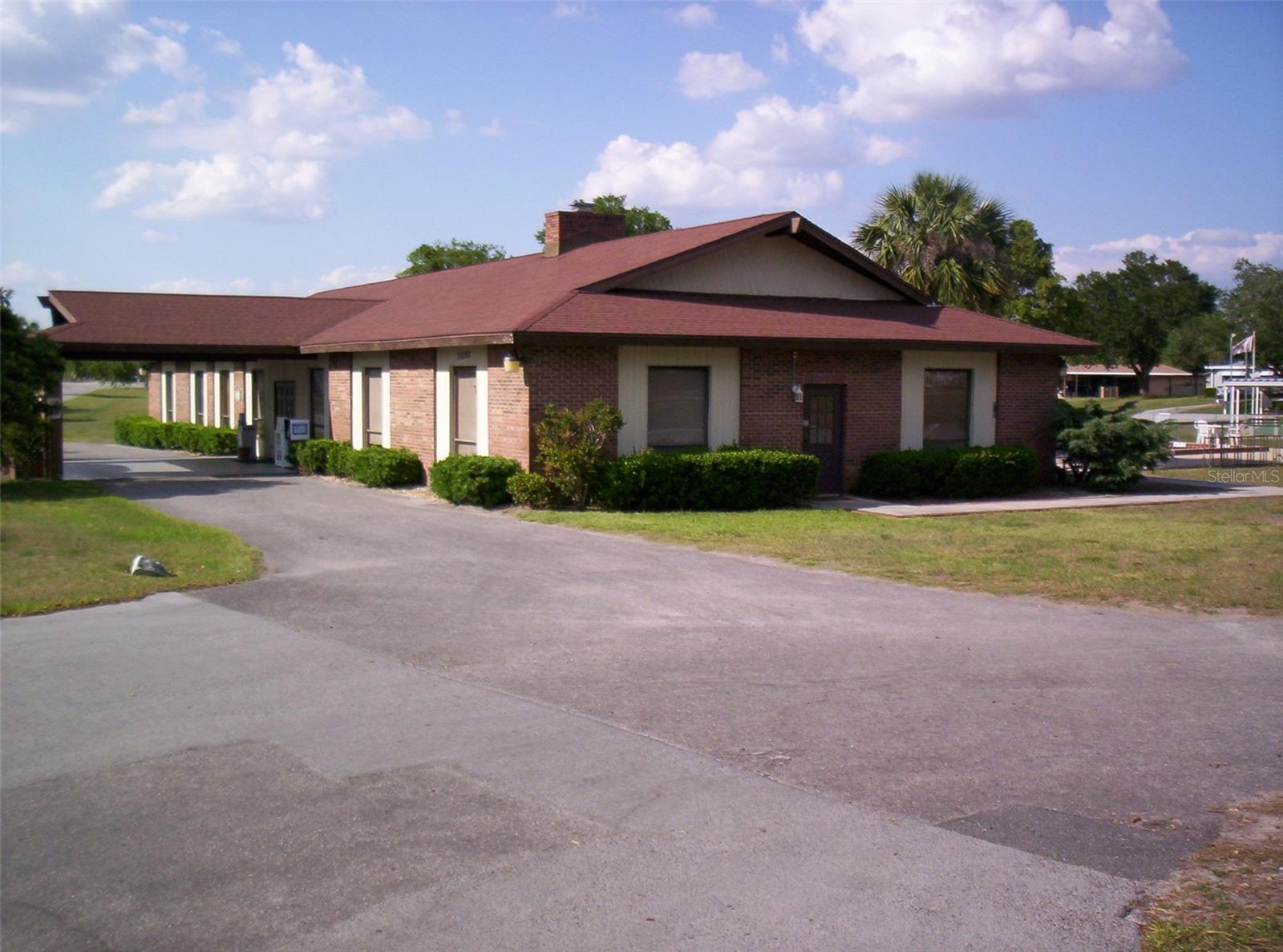 Listing photo id 34 for 10015 90th Court