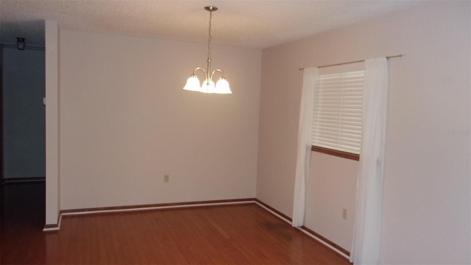 Listing photo id 3 for 10015 90th Court