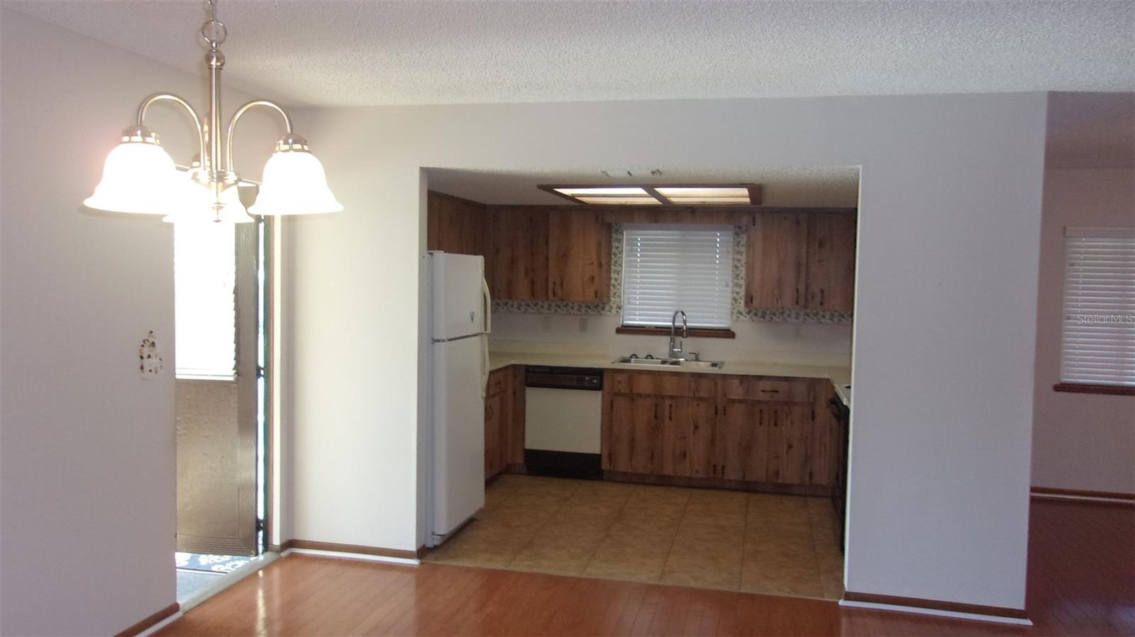 Listing photo id 4 for 10015 90th Court