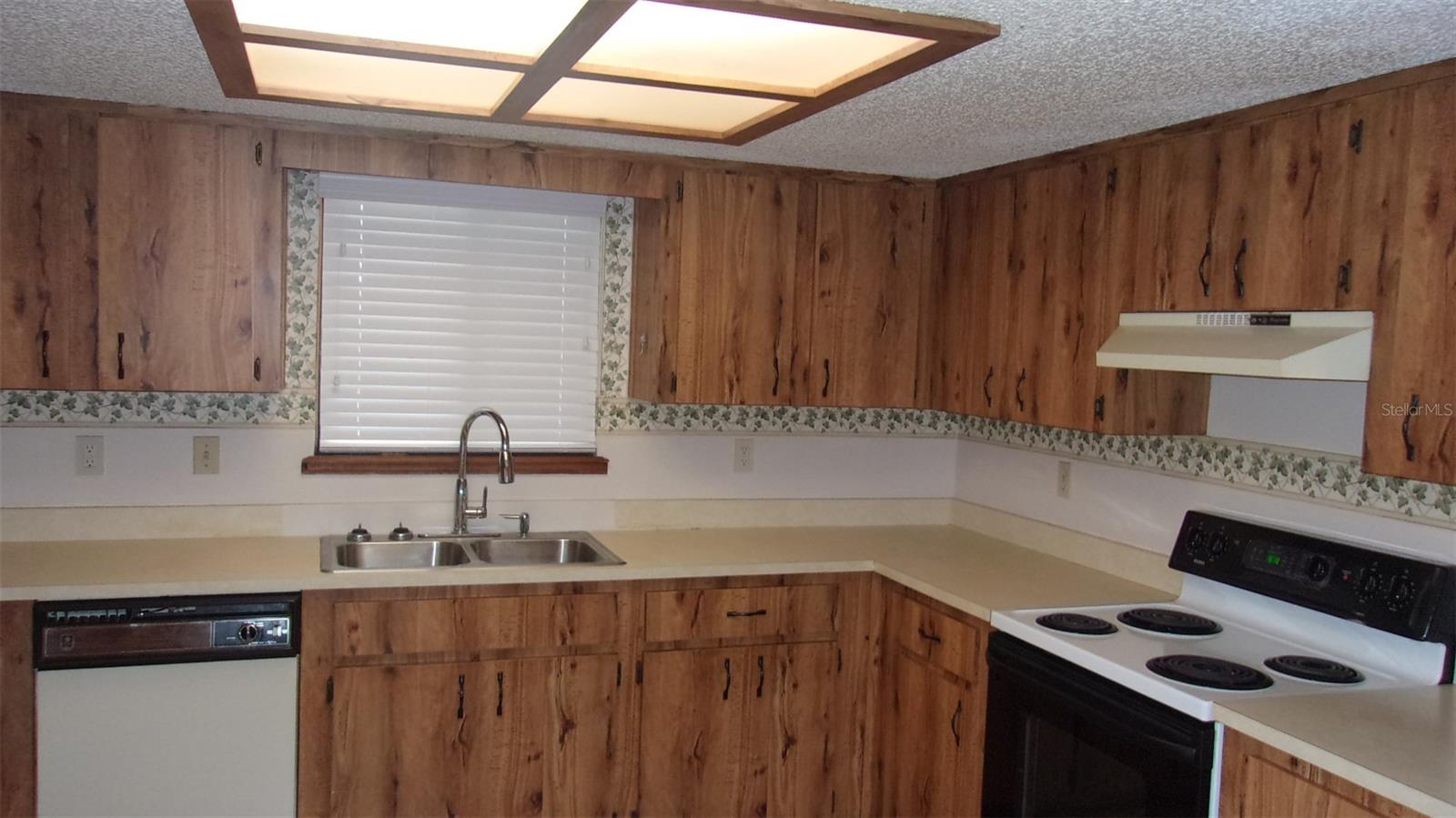 Listing photo id 5 for 10015 90th Court