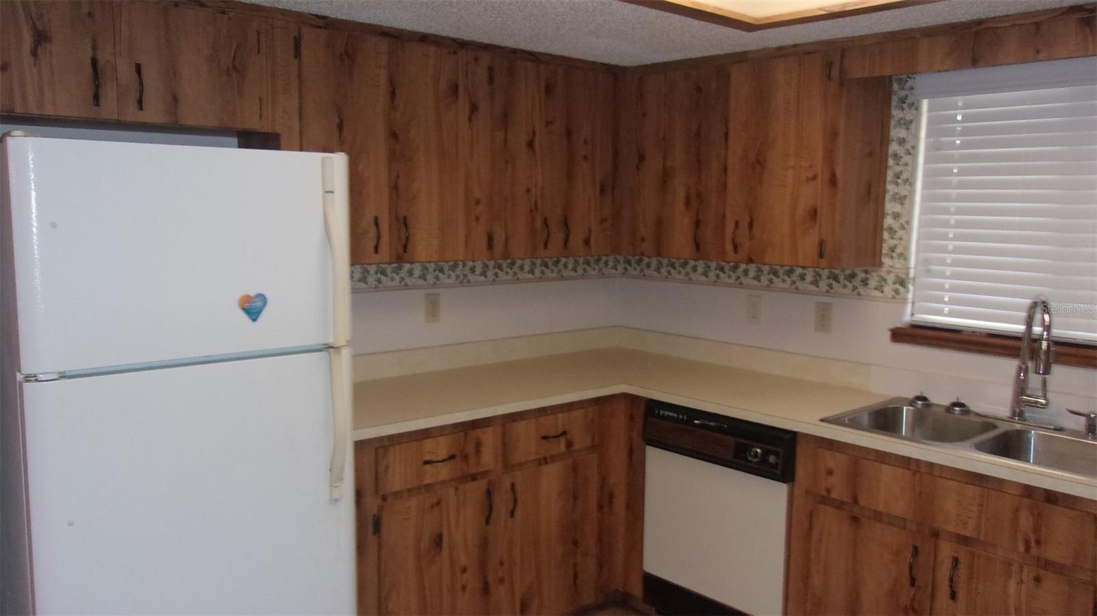 Listing photo id 6 for 10015 90th Court