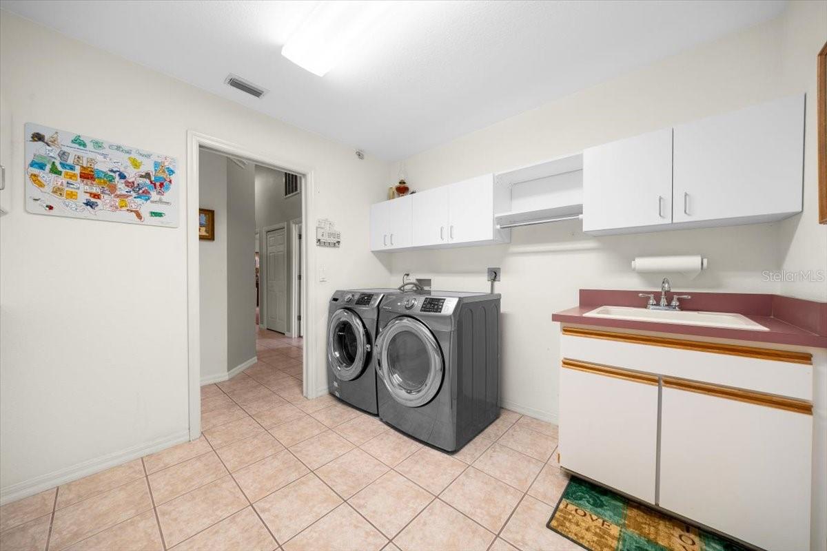 Image 18 of 41 For 8761 52nd Court