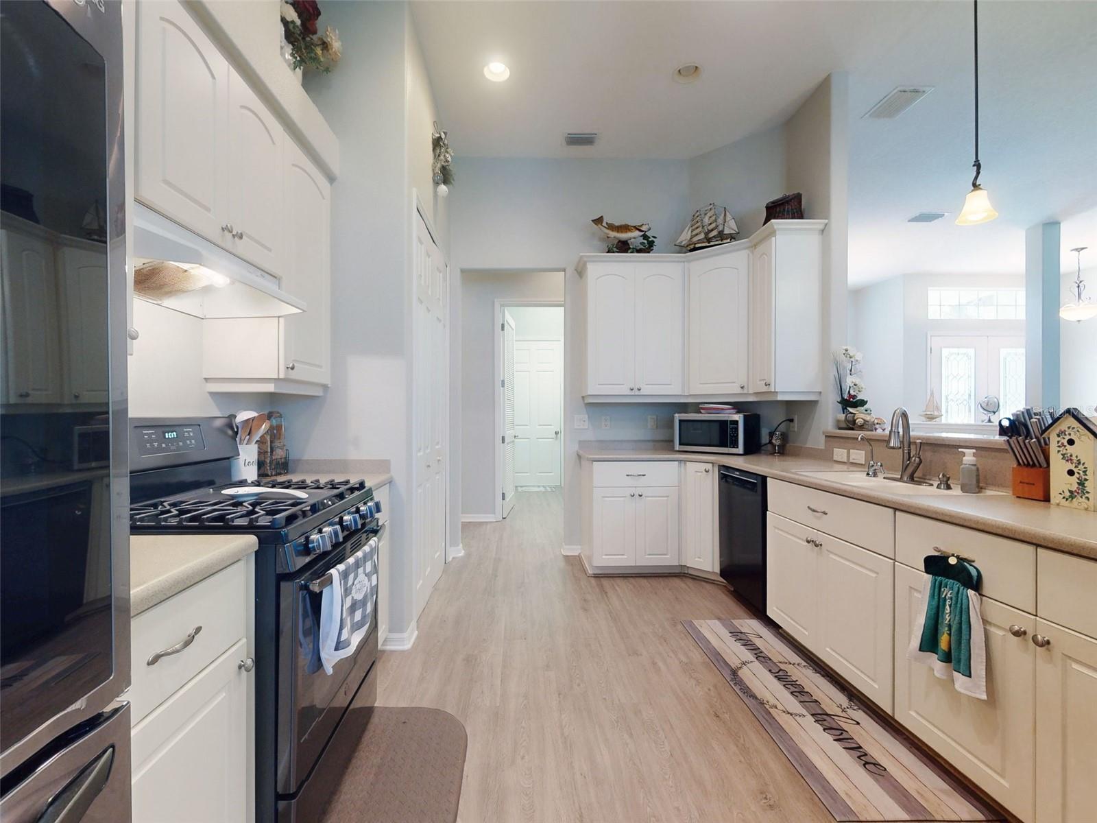 Image 11 of 99 For 5536 Aurora Drive